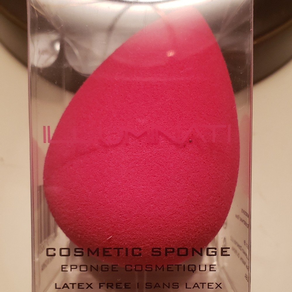 Illuminati cosmetic sponge